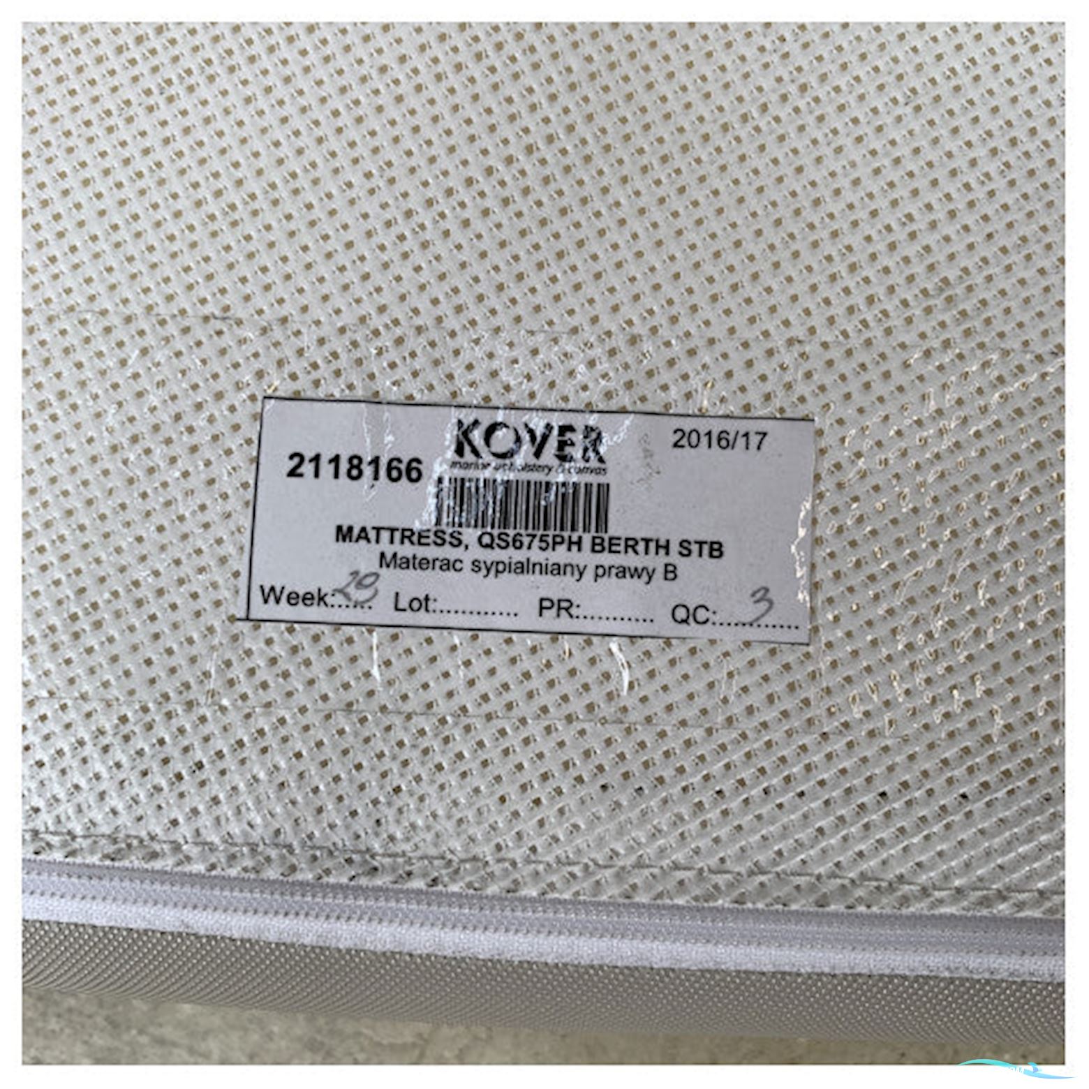 Quicksilver 675 Pilothouse Starboard Side Berth Mattress White - 2118166