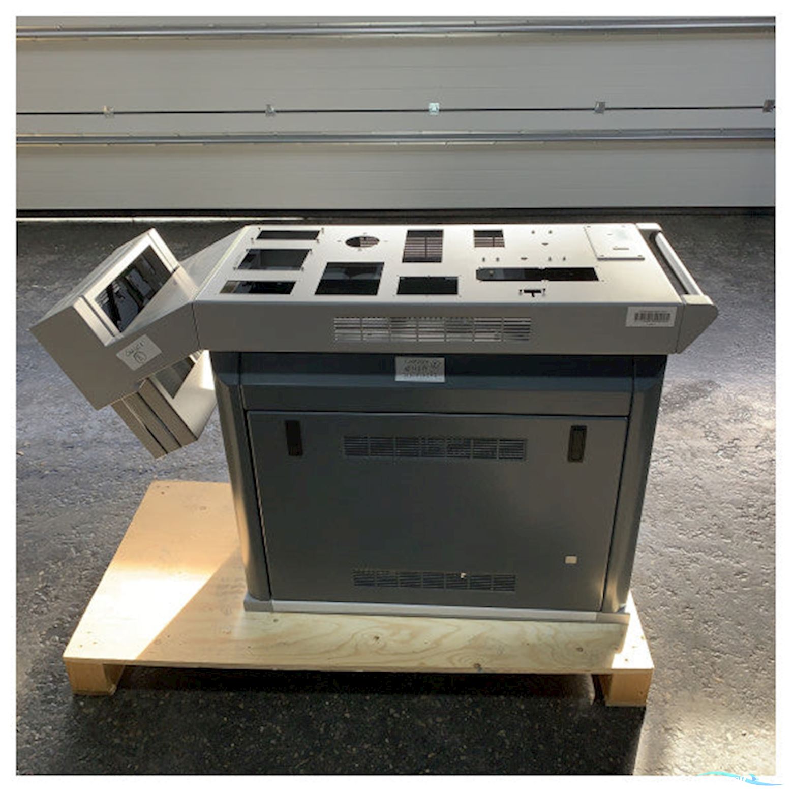 Alphatron Antracite Brigde Navigation Console type E dimensions - L136 x W48 x H83