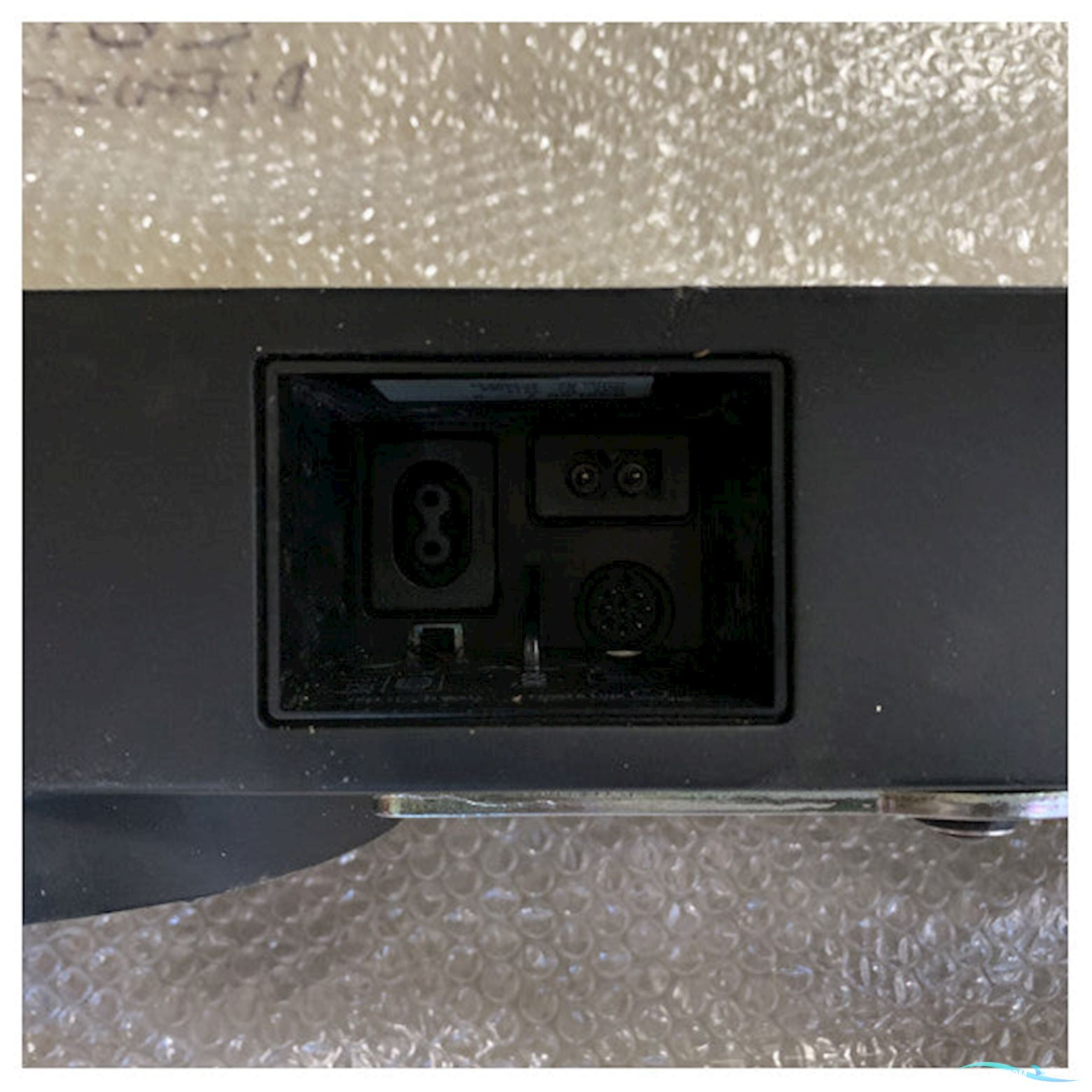 Bang en Olusfen Bang and Olufsen BEOLAB 7.2 amplified speaker bar
