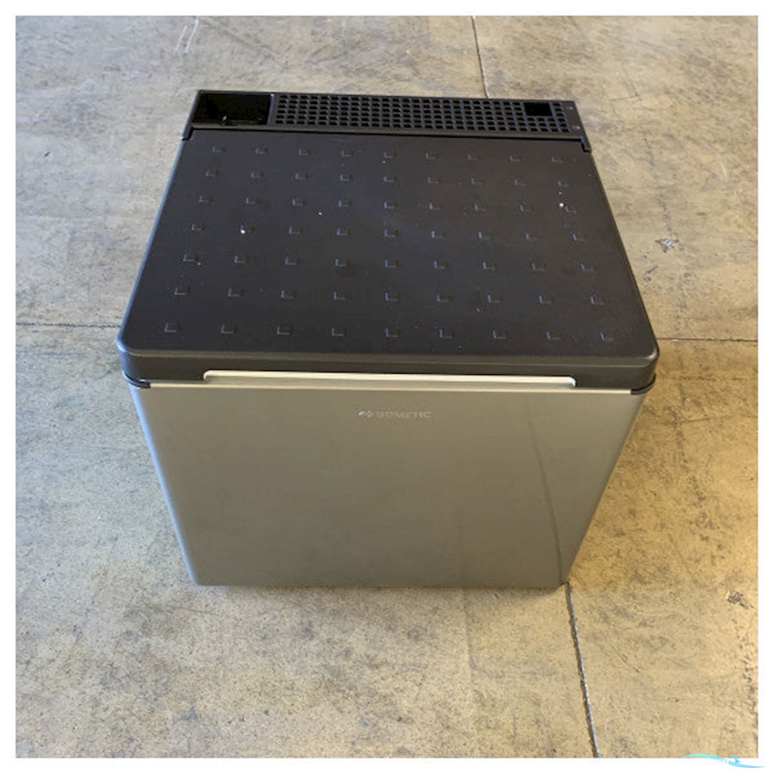 Dometic KX40G Absorption Cool Box 40L - 12V/230V/Gas - For Boat & Camping - 9600028410