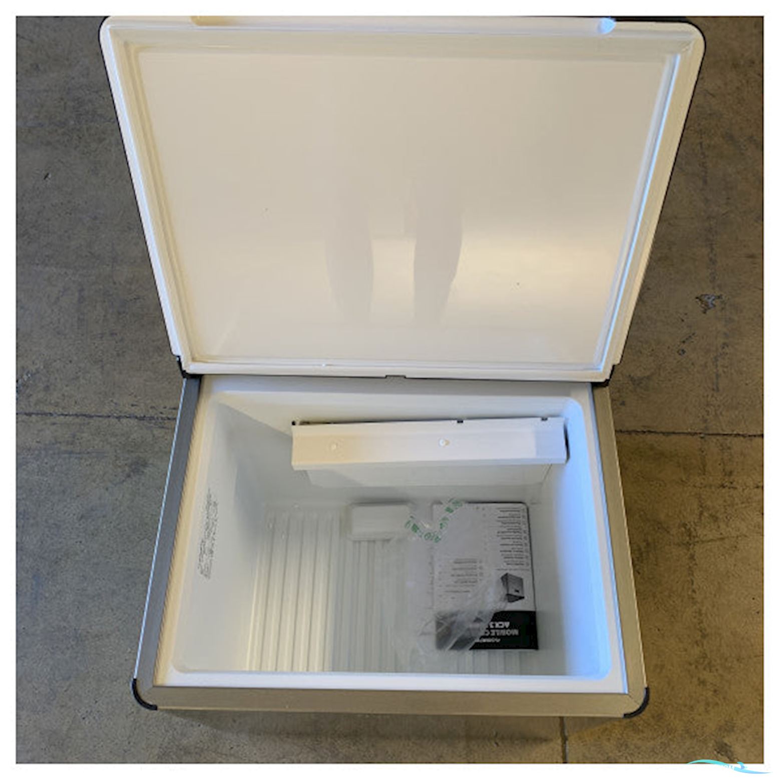 Dometic KX40G Absorption Cool Box 40L - 12V/230V/Gas - For Boat & Camping - 9600028410