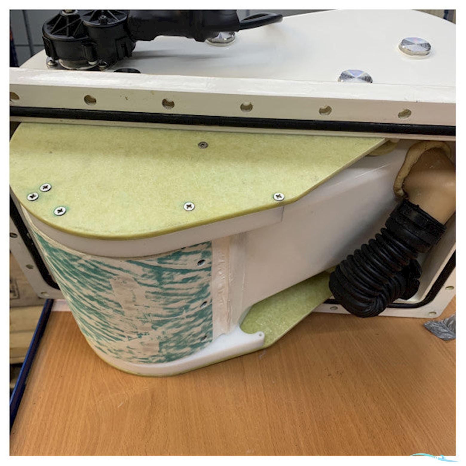 Max Power Compact Retract 85 KGF Bowthruster 24V Retractable - 317822