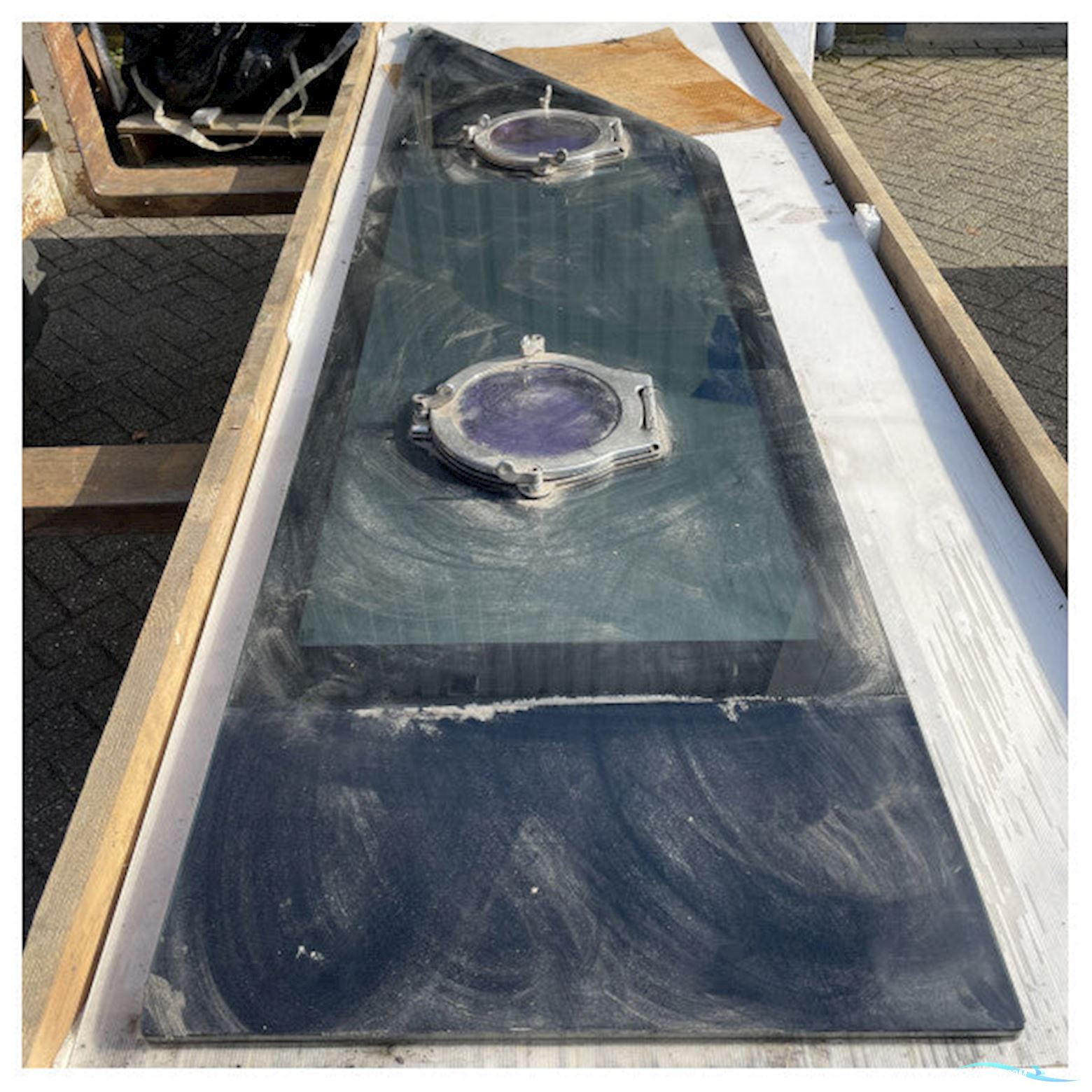 Nemo Ferretti 920 side mount front glass panel with opening porthole - 420407