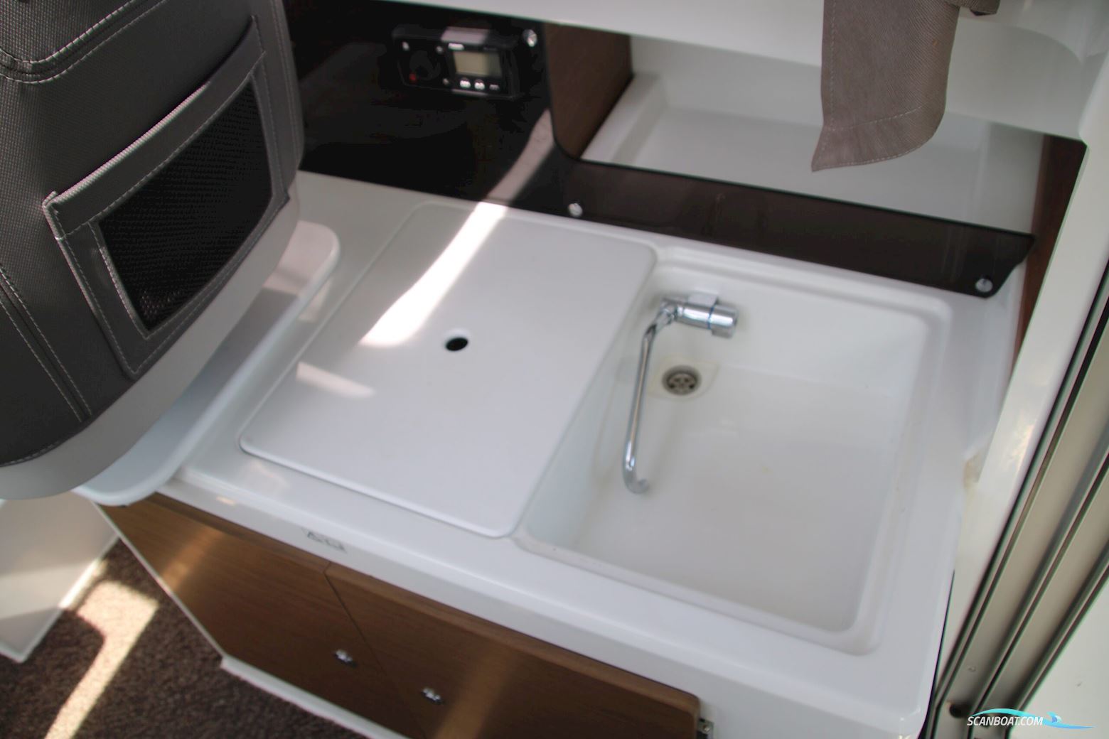 Jeanneau 695 Merry Fisher