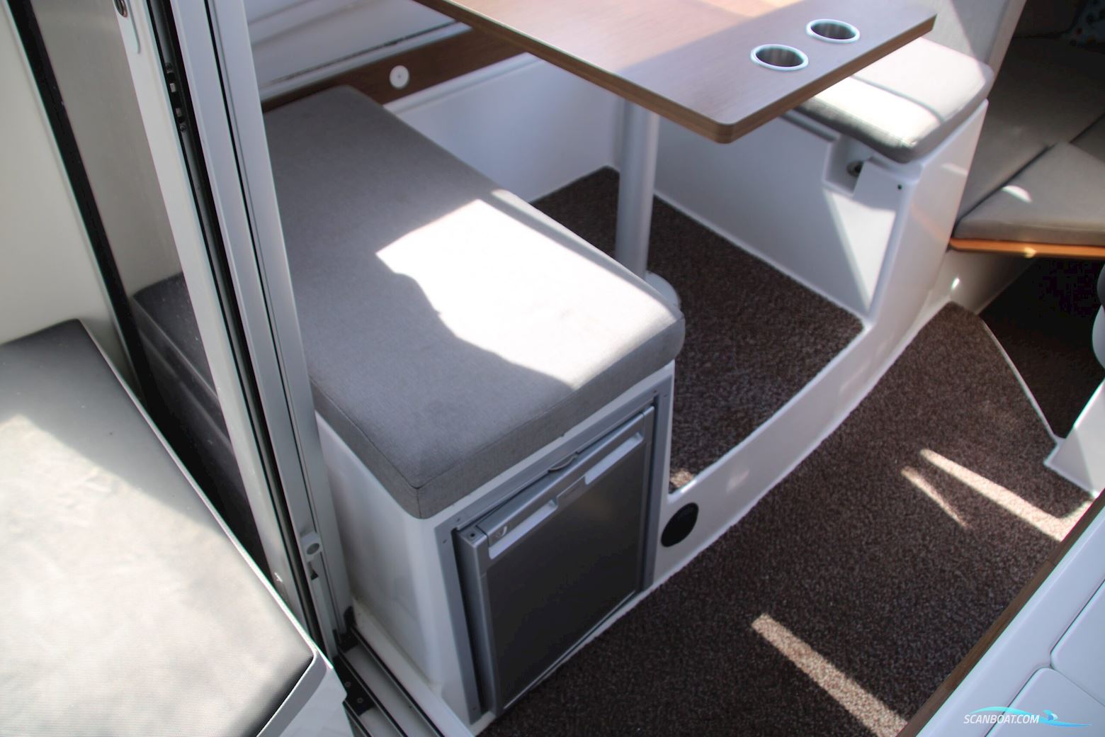 Jeanneau 695 Merry Fisher