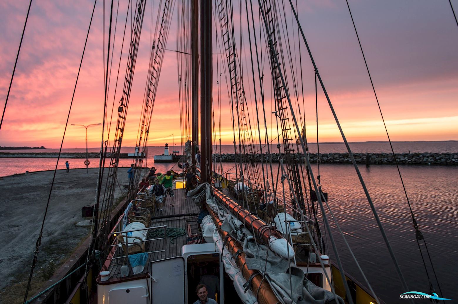 Schooner Topsail