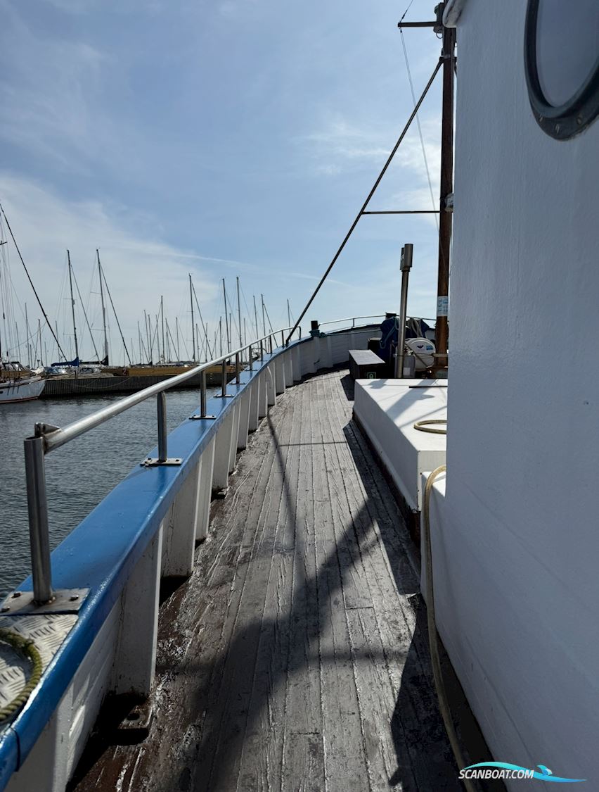 Skonare, Hus / bo Båt