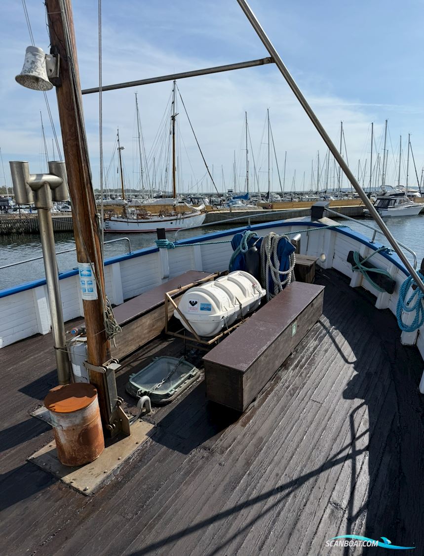 Skonare, Hus / bo Båt