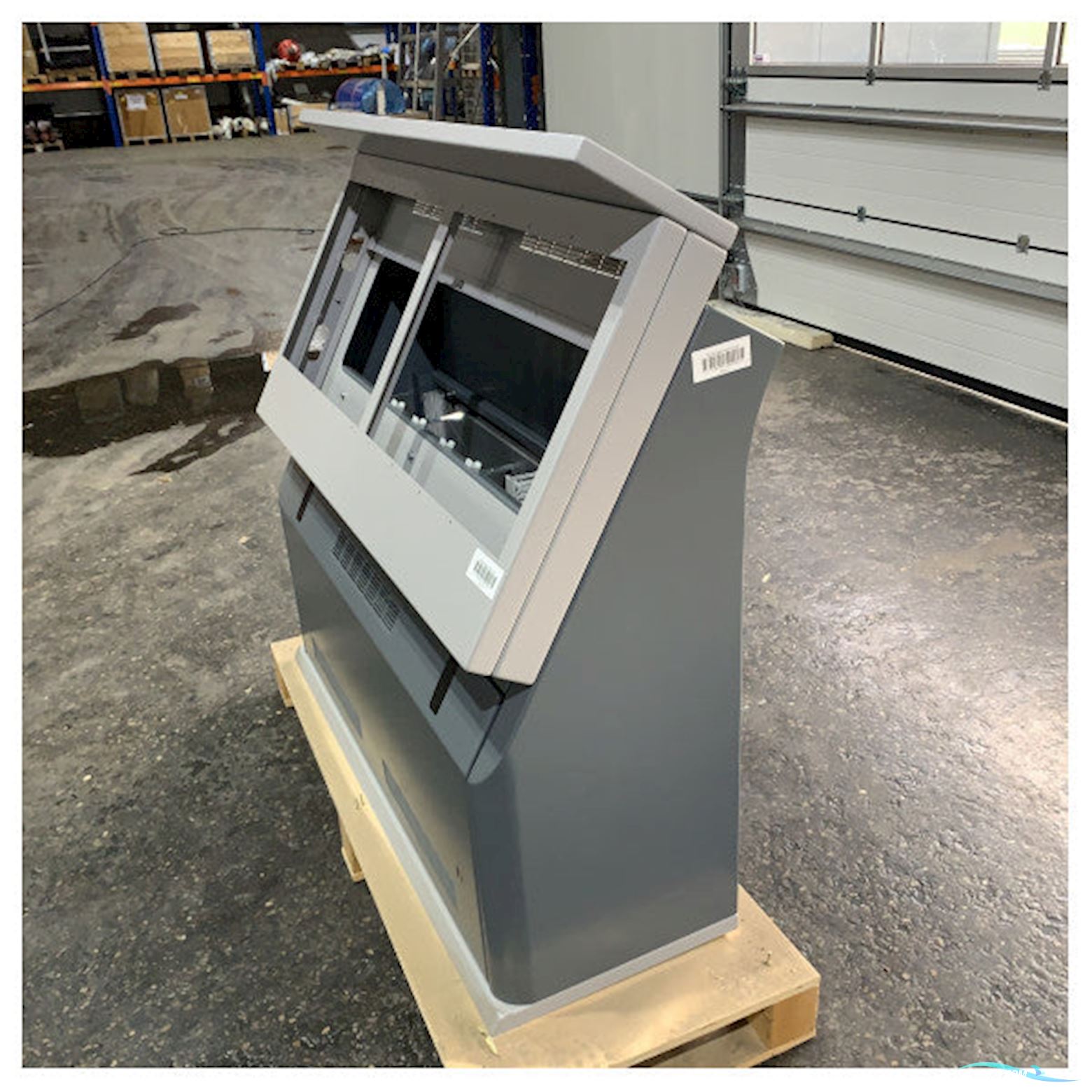 Alphatron Marine Ship Navigation Bridge Console-C Antracite L130 x W50 x H130