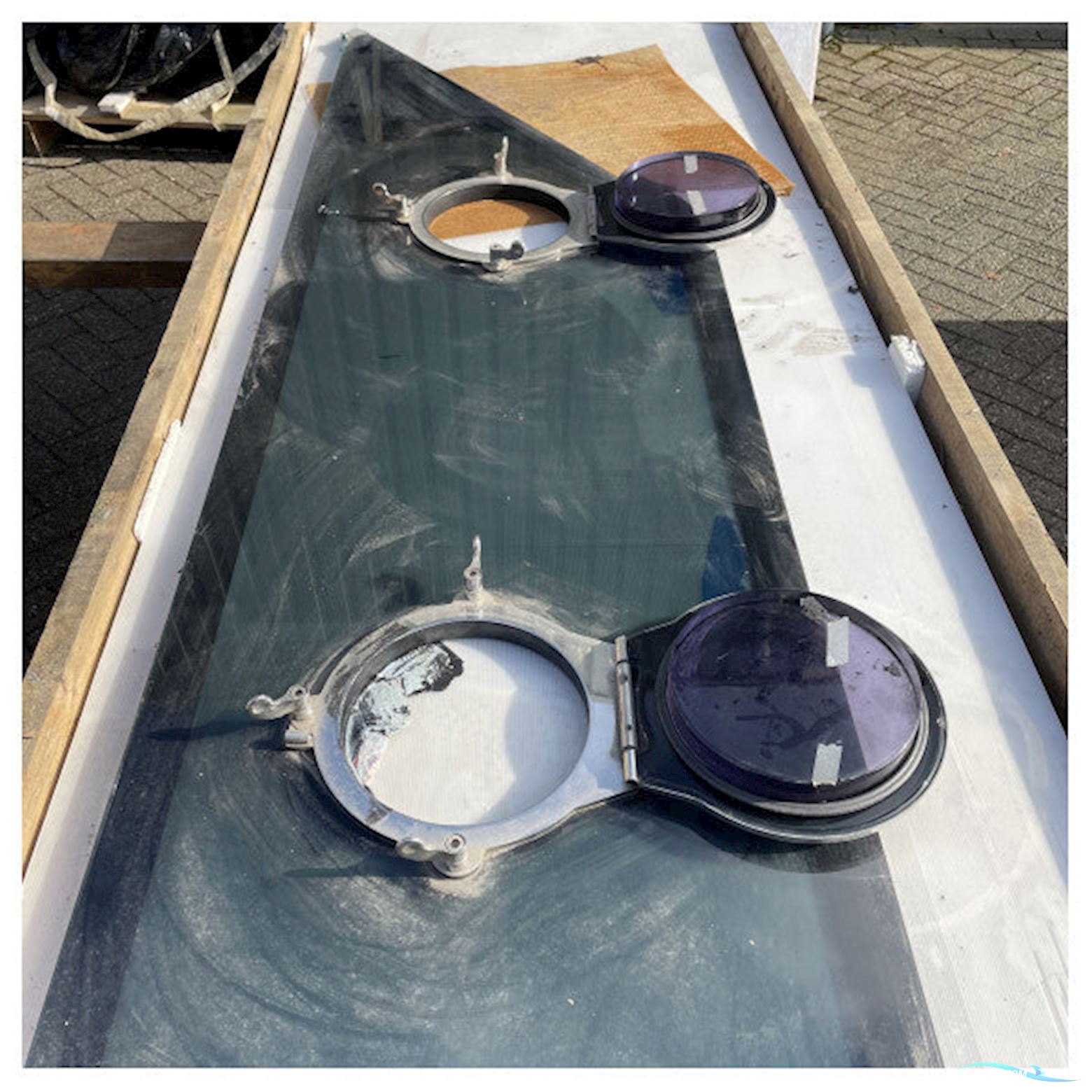 Nemo Ferretti 920 side mount front glass panel with opening porthole - 420407