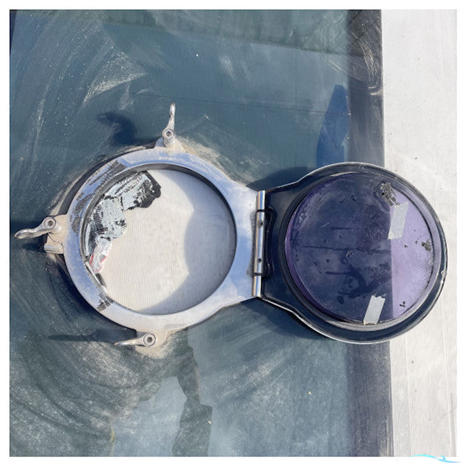 Nemo Ferretti 920 side mount front glass panel with opening porthole - 420407