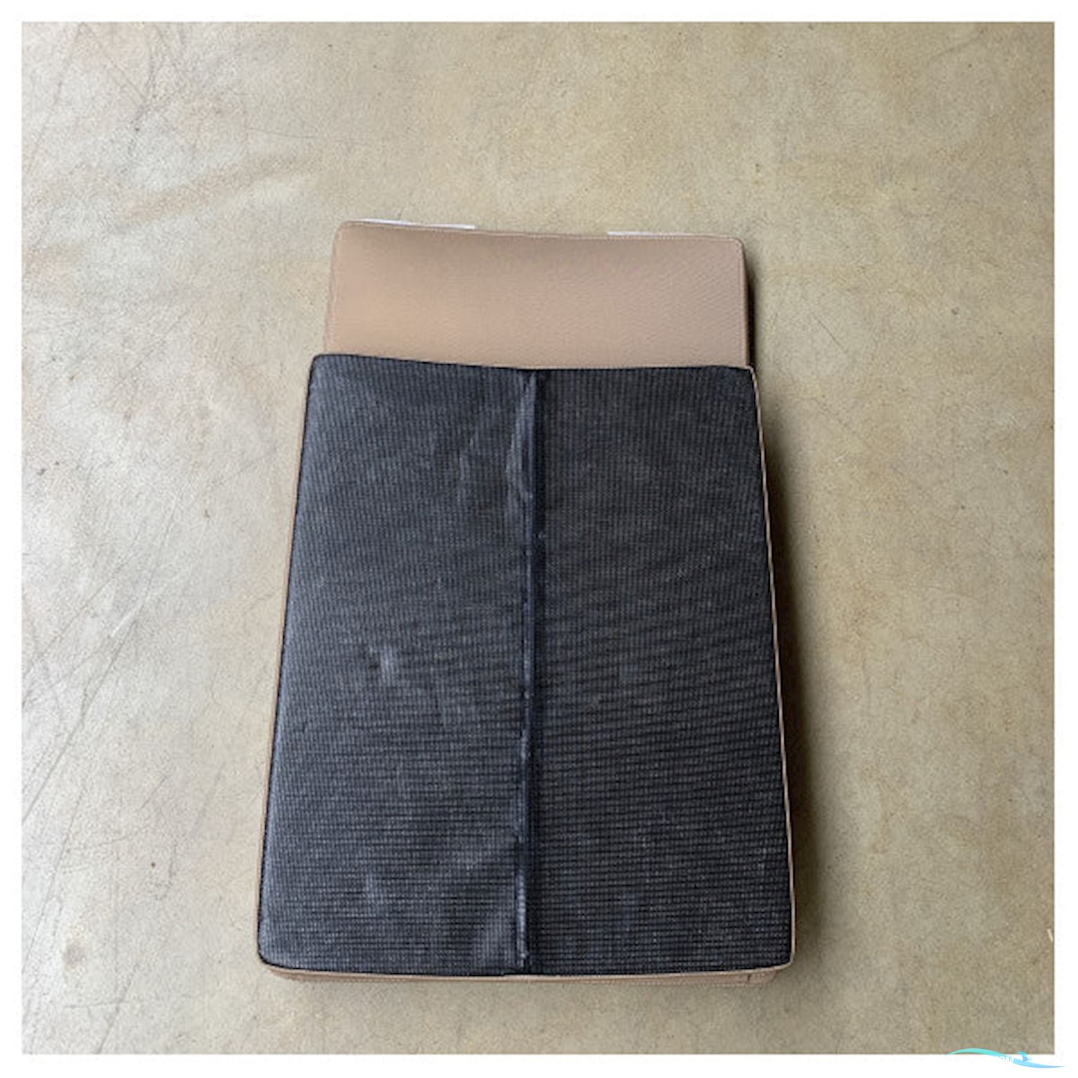 Quicksilver Activ 605 Cruiser Sundeck Center Cushion Brown - 2336527