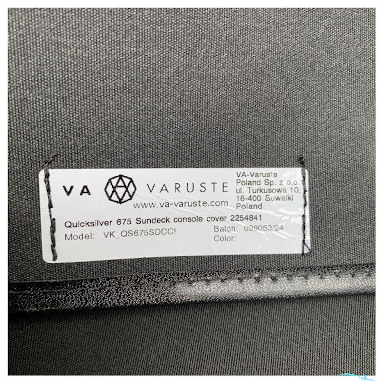 Quicksilver Activ 675 Sundeck Sunbrella Consolve Cover Black - VK_QS675Sdcc!