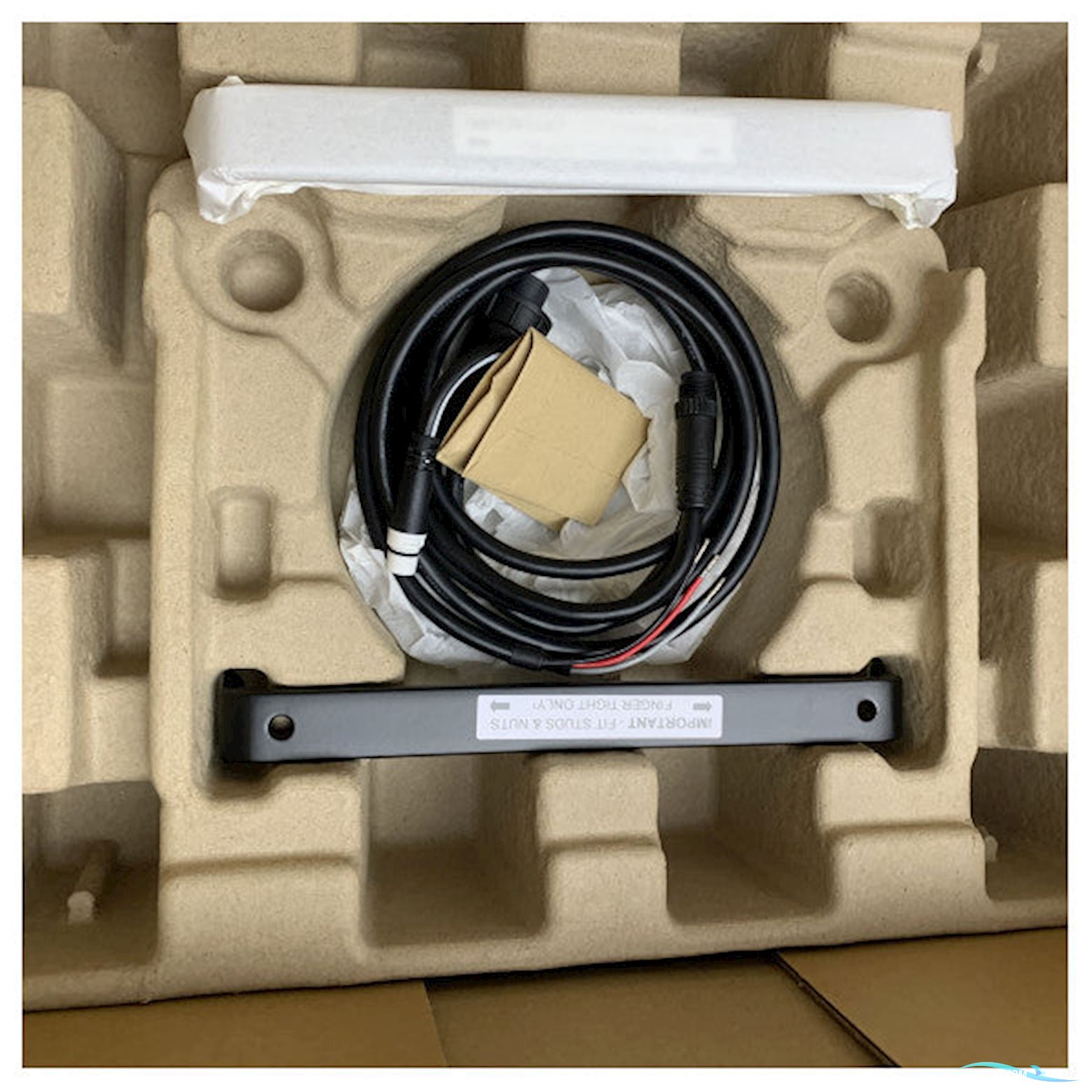 Raymarine Axiom 12 plus 12 inch multifunctional chartplotter - E70638