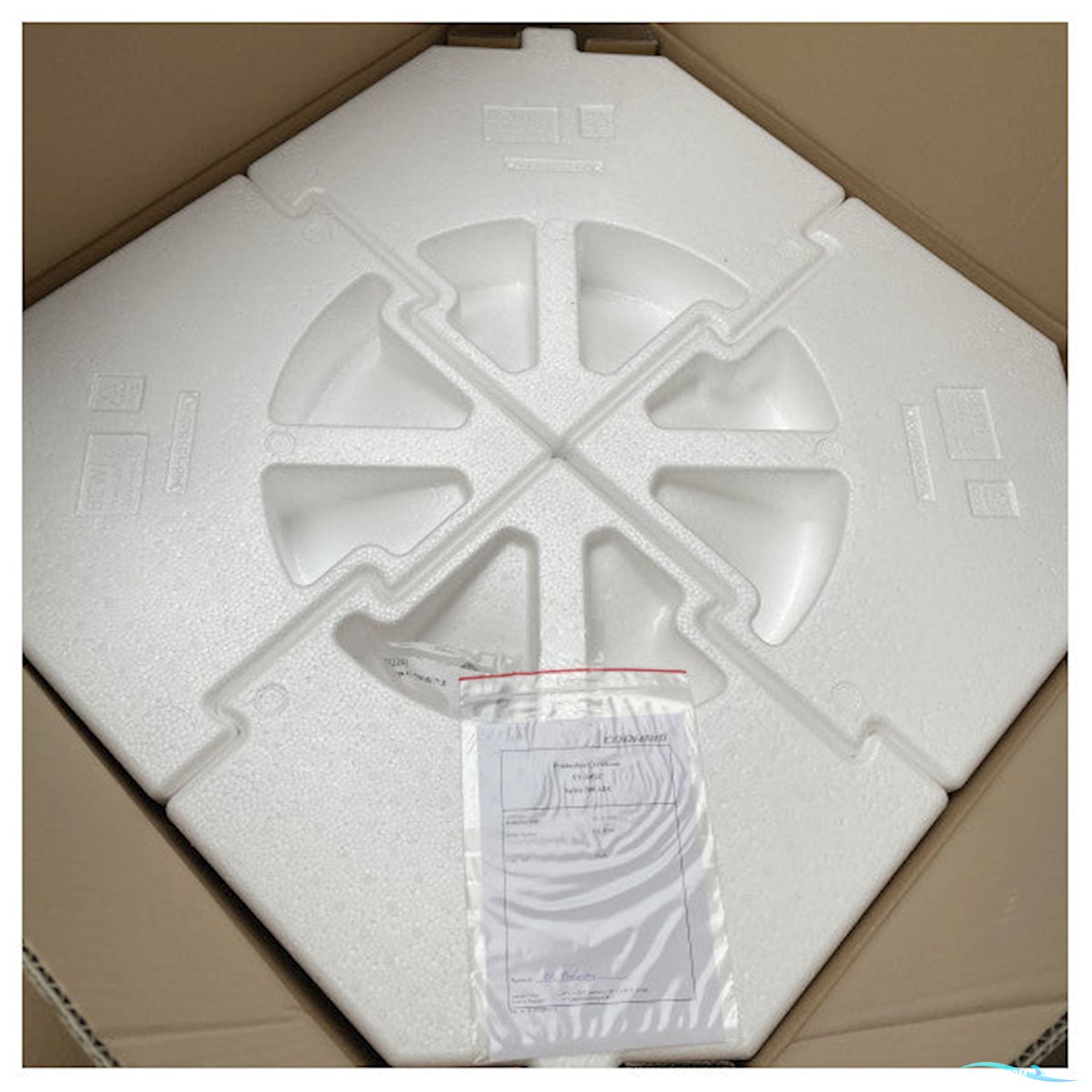 Sailor 500 FleetBroadband above deck unit - 403740A-00501