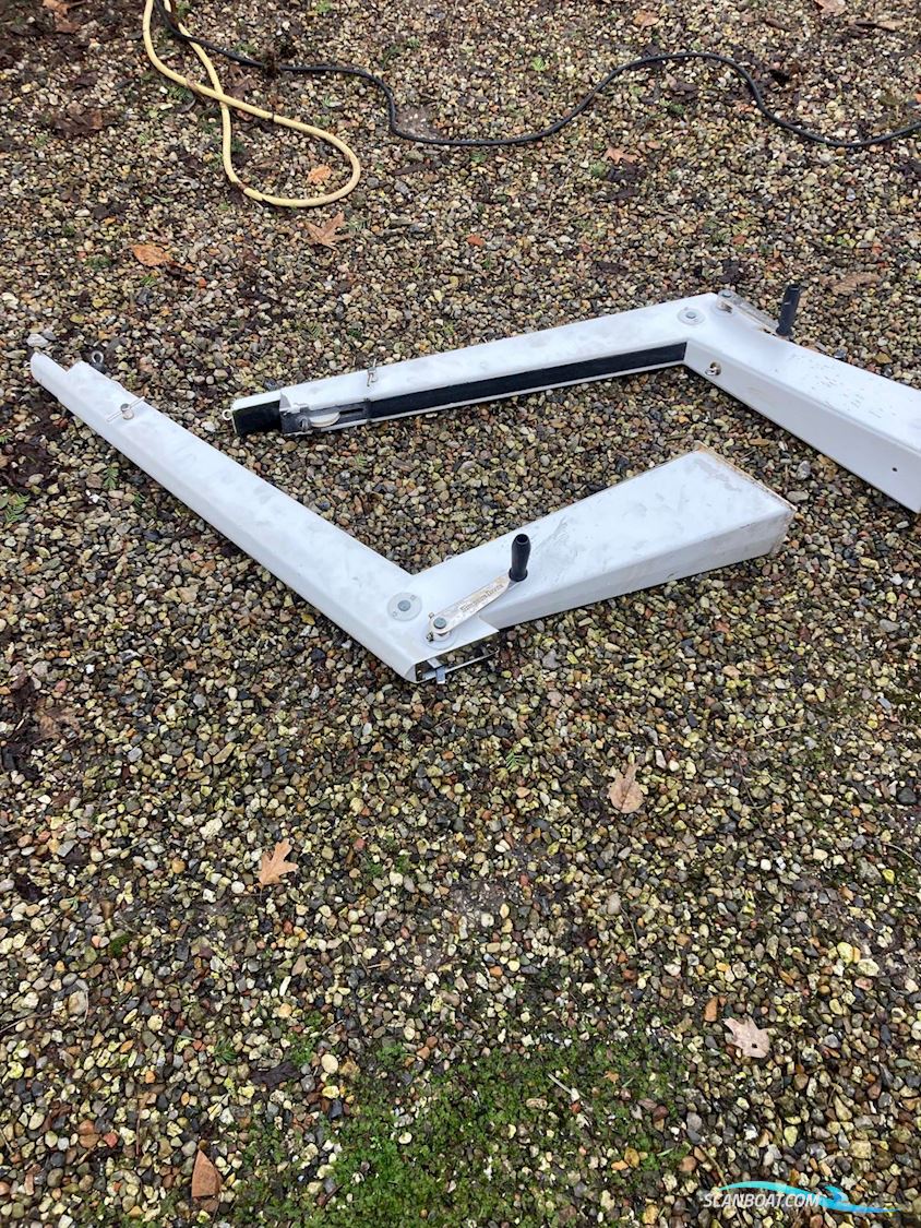 Simpson Davits