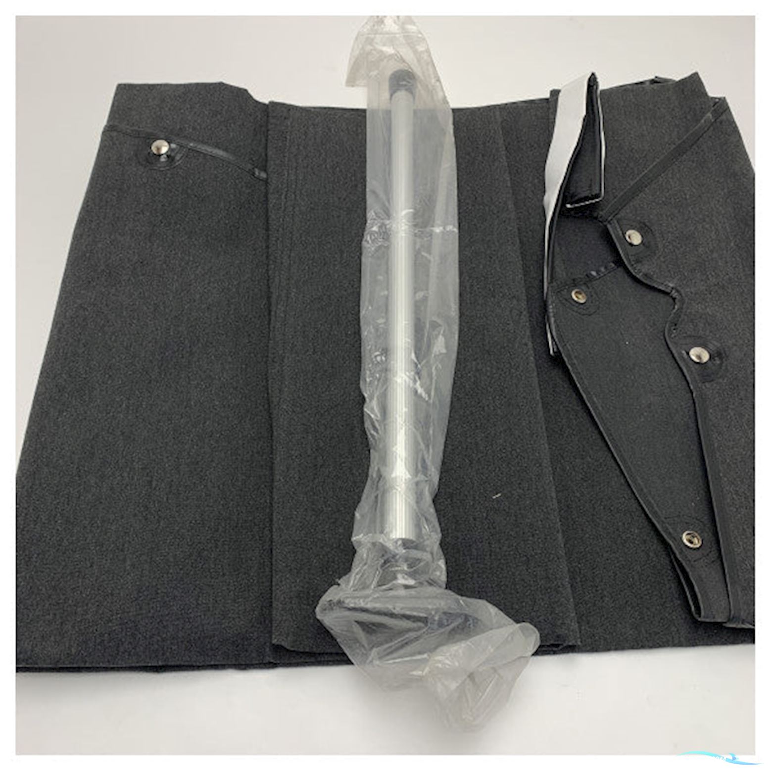 Uttern T70 Black Canvass Bow Cover With Suppor Pole - VK_Utt70EP1 Bootszubehör 2025, Niederlande