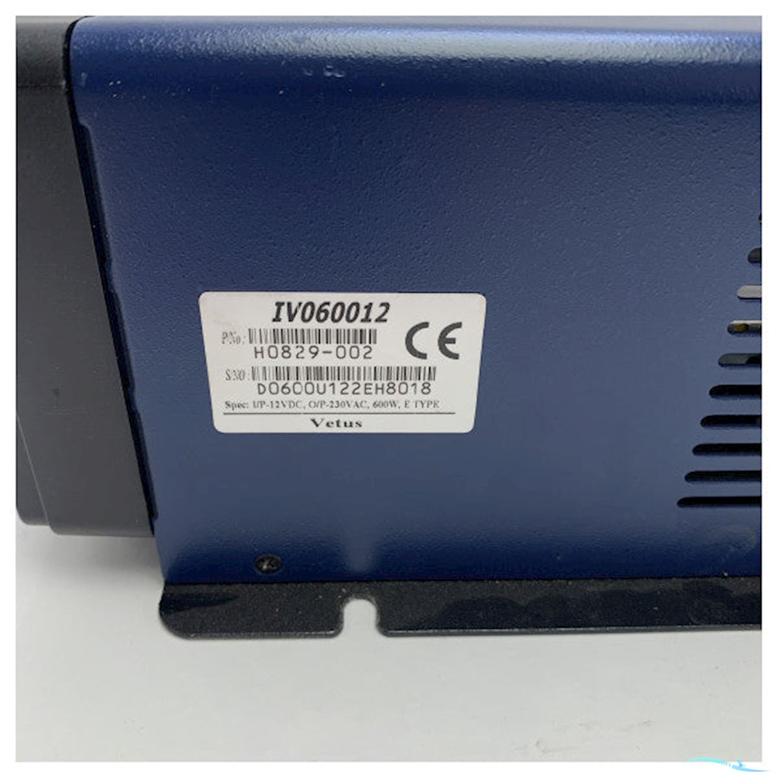 Vetus IV060012 12V 600W Sine Wave Power Inverter 230V