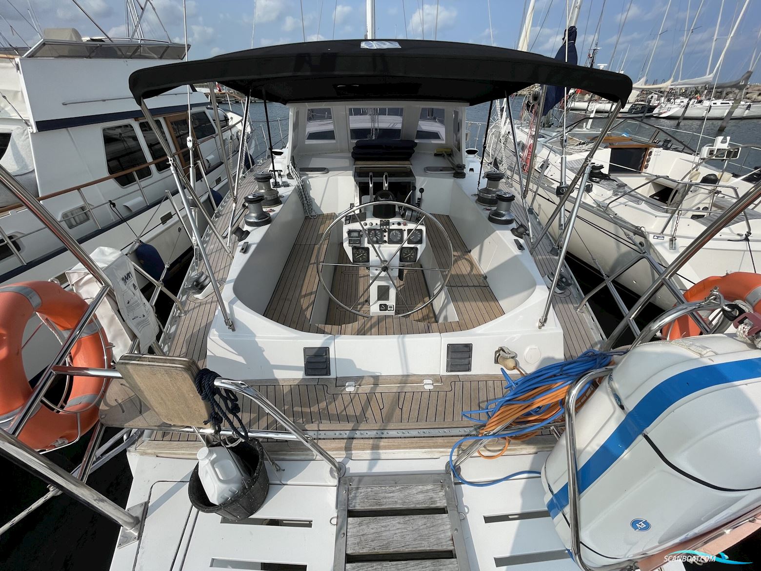 Ferretti Altura 53