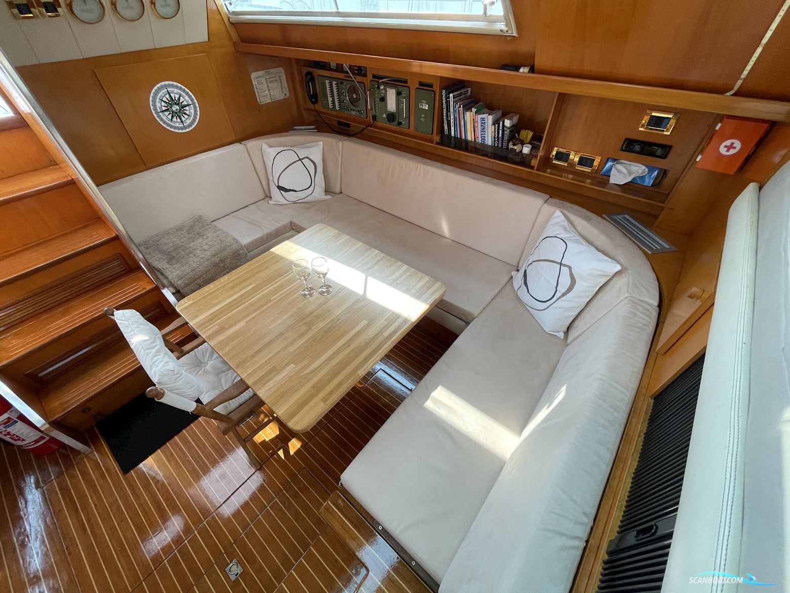 Ferretti Altura 53