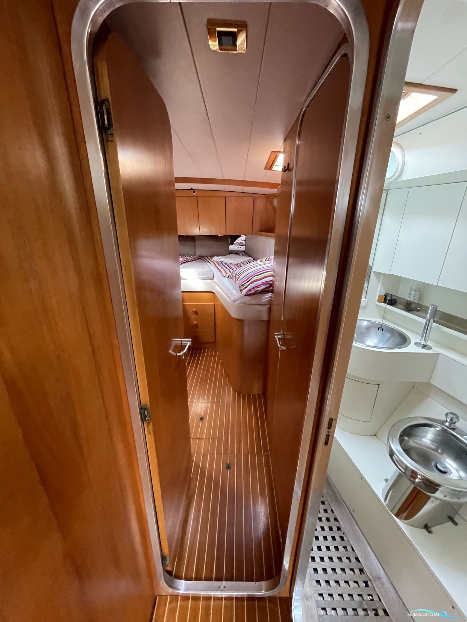 Ferretti Altura 53
