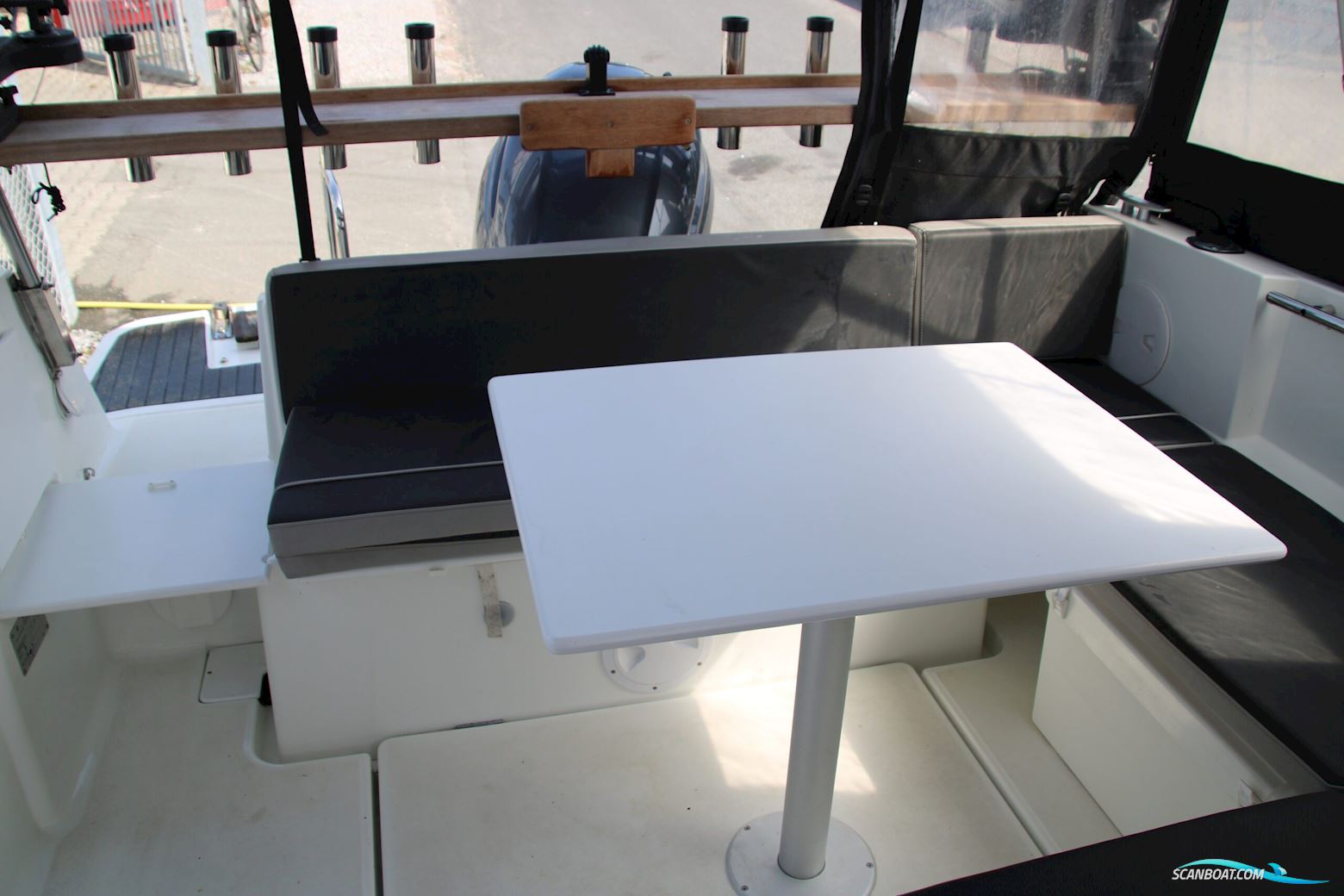 Jeanneau 695 Merry Fisher