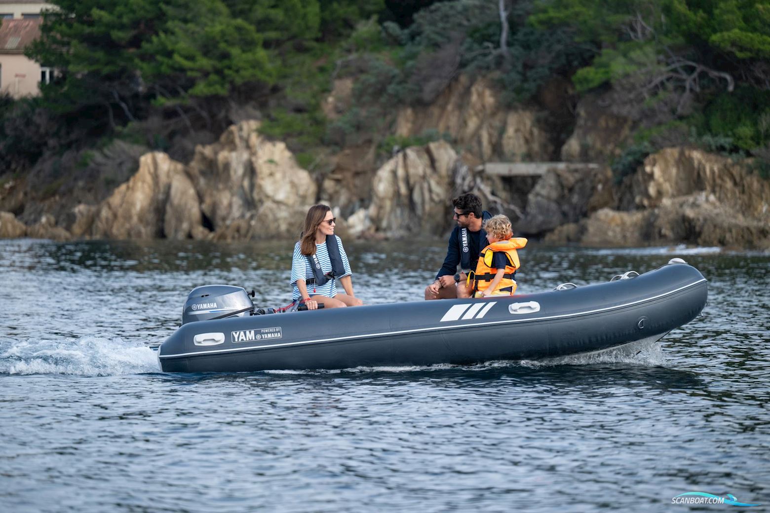 Yamaha YAM 380 S gummibåd med F25GMHS påhængsmotor