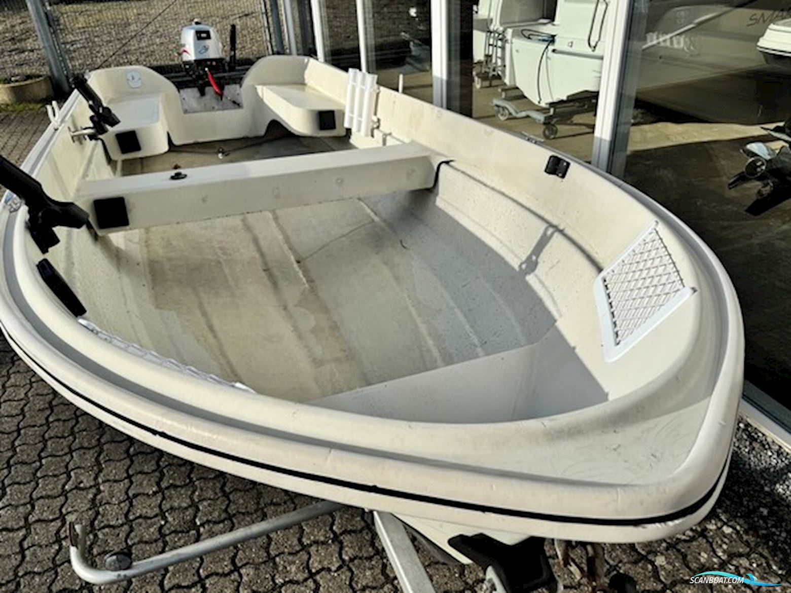 Mørbas 14 Jolle Med 4 hk Mariner 4-Takt og Brenderup 400 kg Bådtrailer.