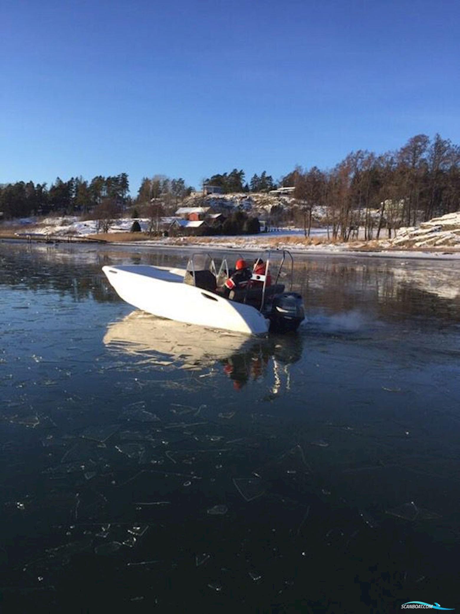 Pioner 16 Explorer Open