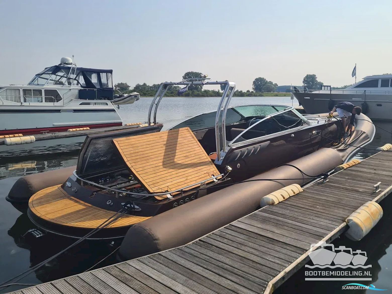 Arctic Blue 35 Cabin