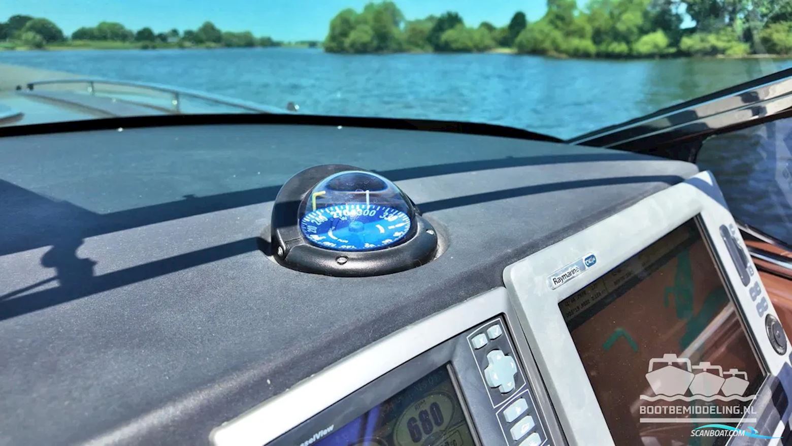 ARCTIC BLUE 37 Cabin