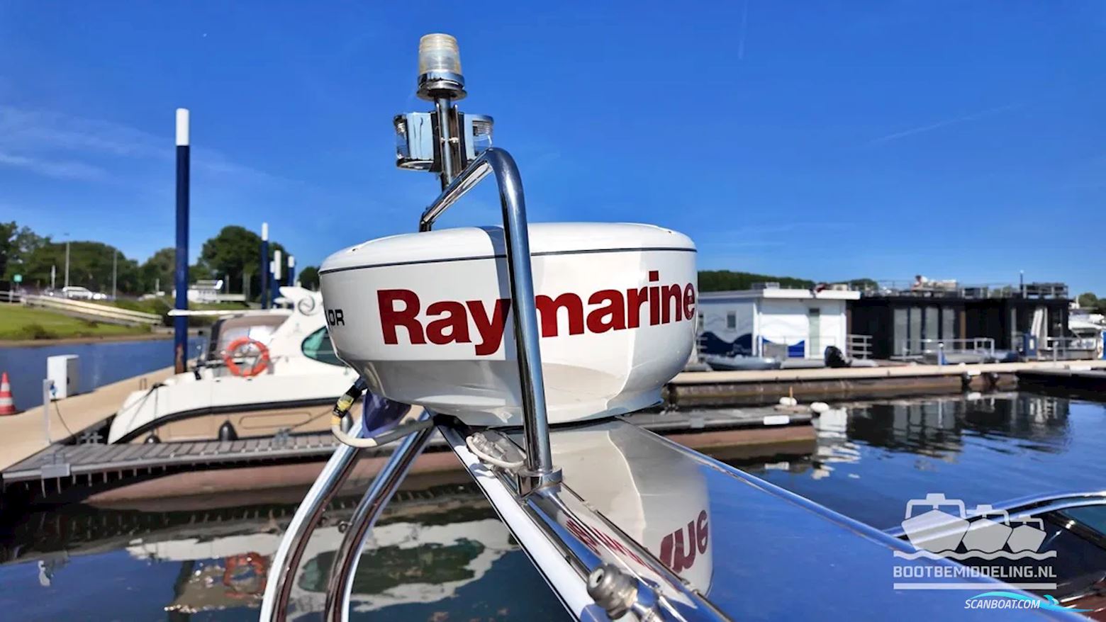 ARCTIC BLUE 37 Cabin