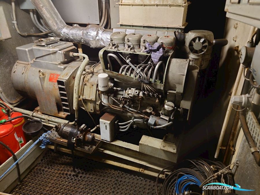 Passagerarskolmotorskepp M/S Origo Smyr