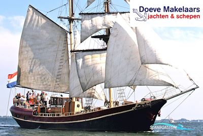 Schoenerbrik 40 pass Ex beroepsschepen 1936, met Deutz<br />AM428 lucht gestart motor, The Netherlands