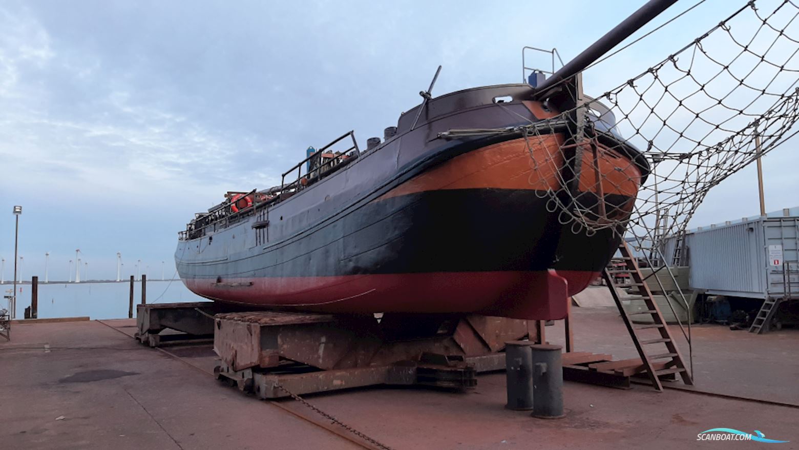 Tjalk Woonschip ex charter