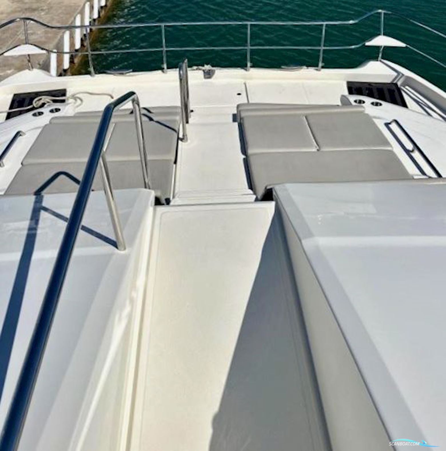 Aquila 54 Yacht