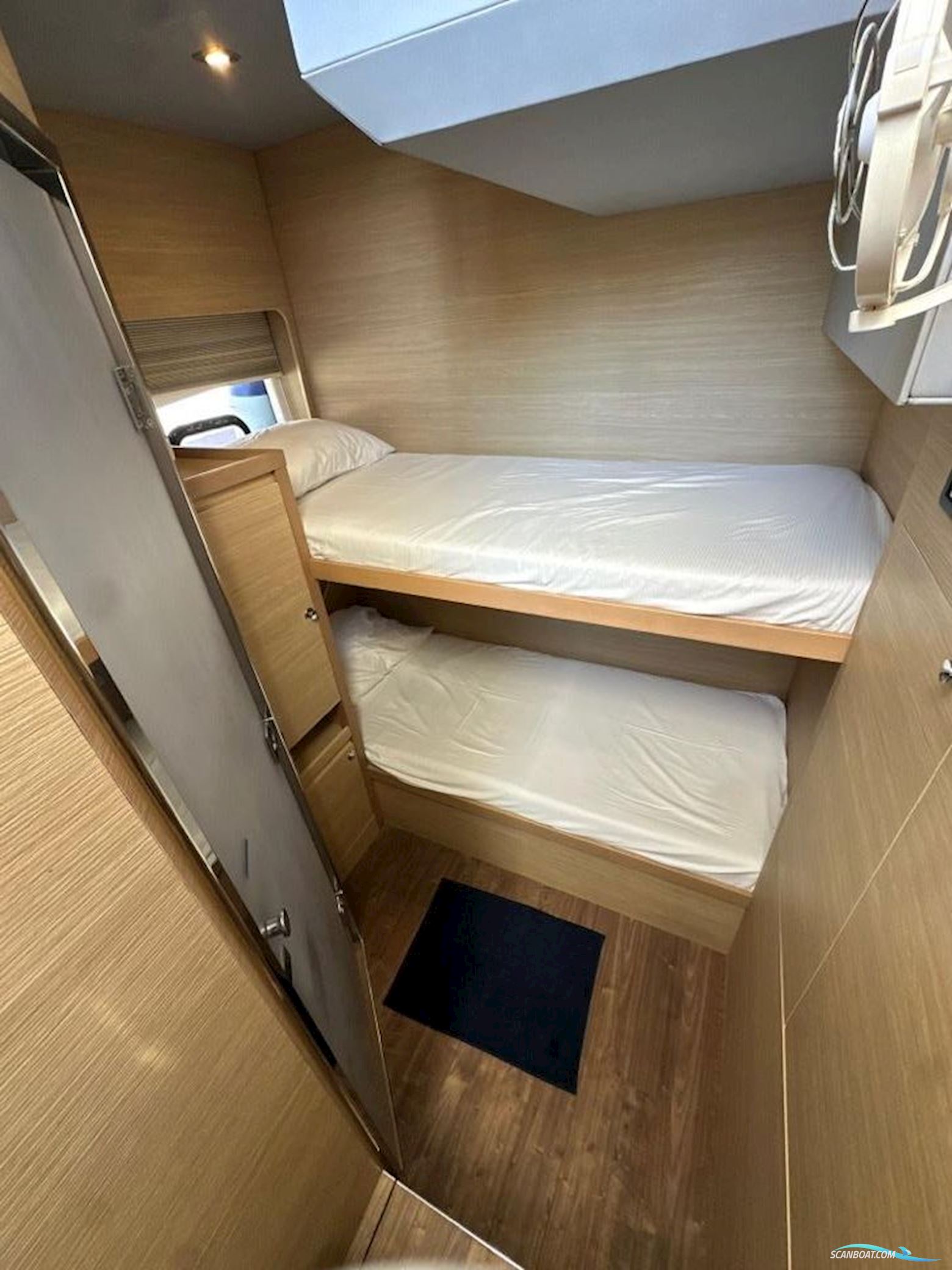 Aquila 54 Yacht