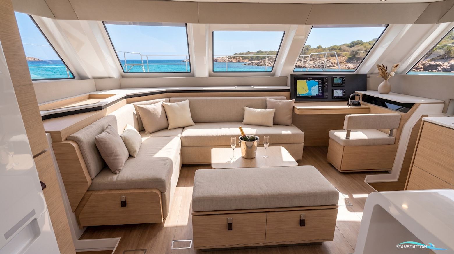 Aventura 47 Explorer