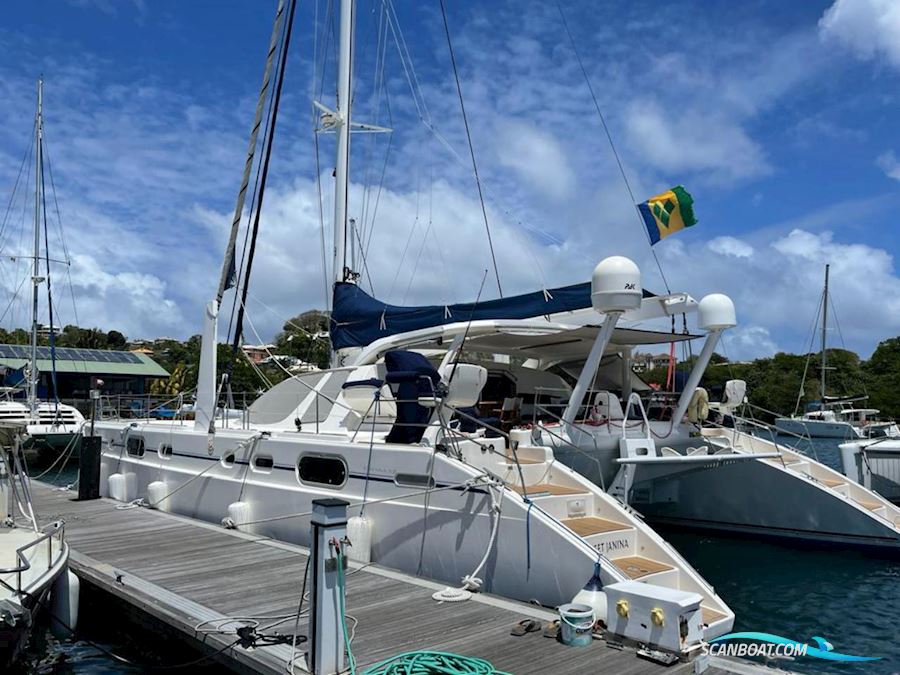 Catana 582
