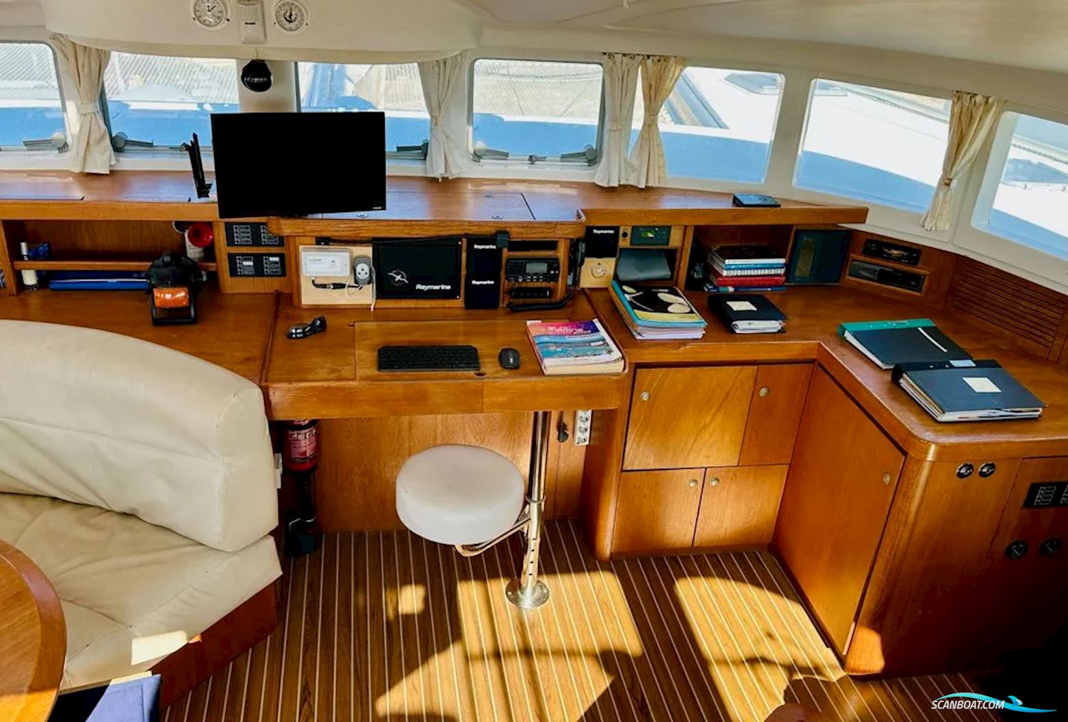Cnb Lagoon 570