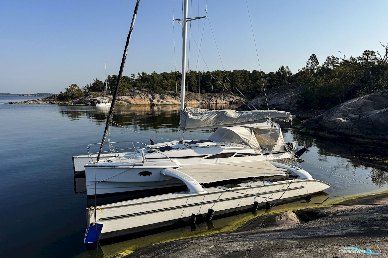 Dragonfly Dragonfly 28 Sport Flerskrogsbåd 2015, med Honda 15 hk BF15 DK2Xrtu motor, Sverige