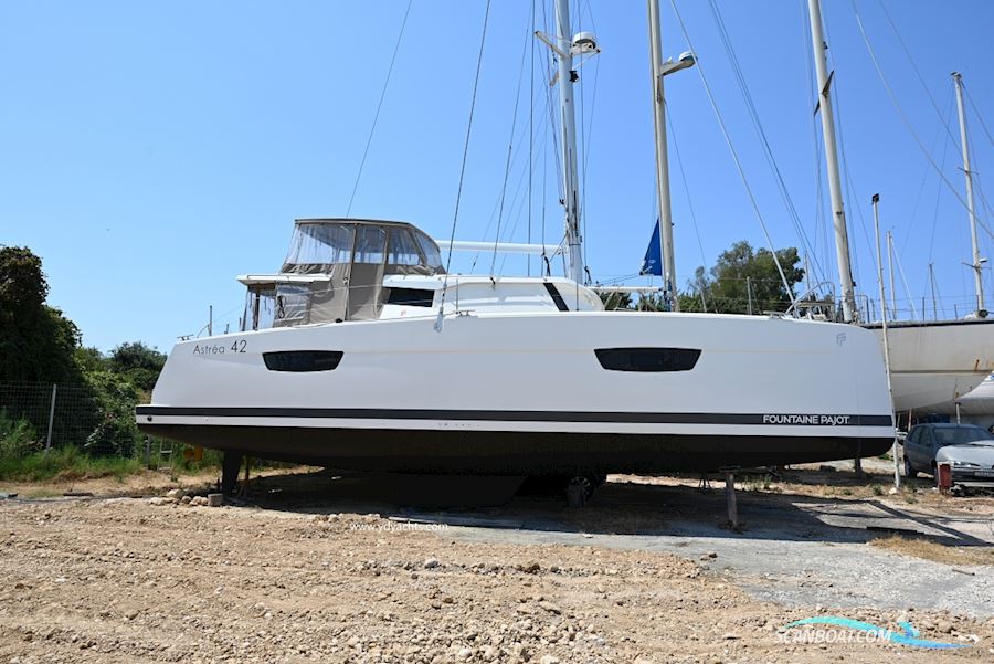 Fountaine Pajot Astrea 42