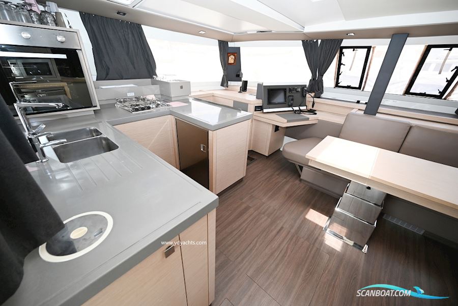 Fountaine Pajot Astrea 42