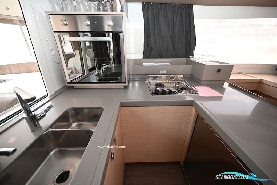 Fountaine Pajot Astrea 42