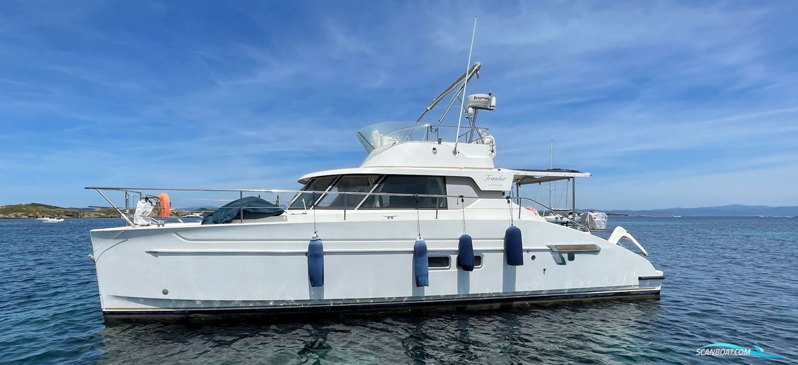 Fountaine Pajot Greenland 34 Flerskrogsbåd 2004, med 4JH3-DTE 110 CV diesel motor, Frankrig