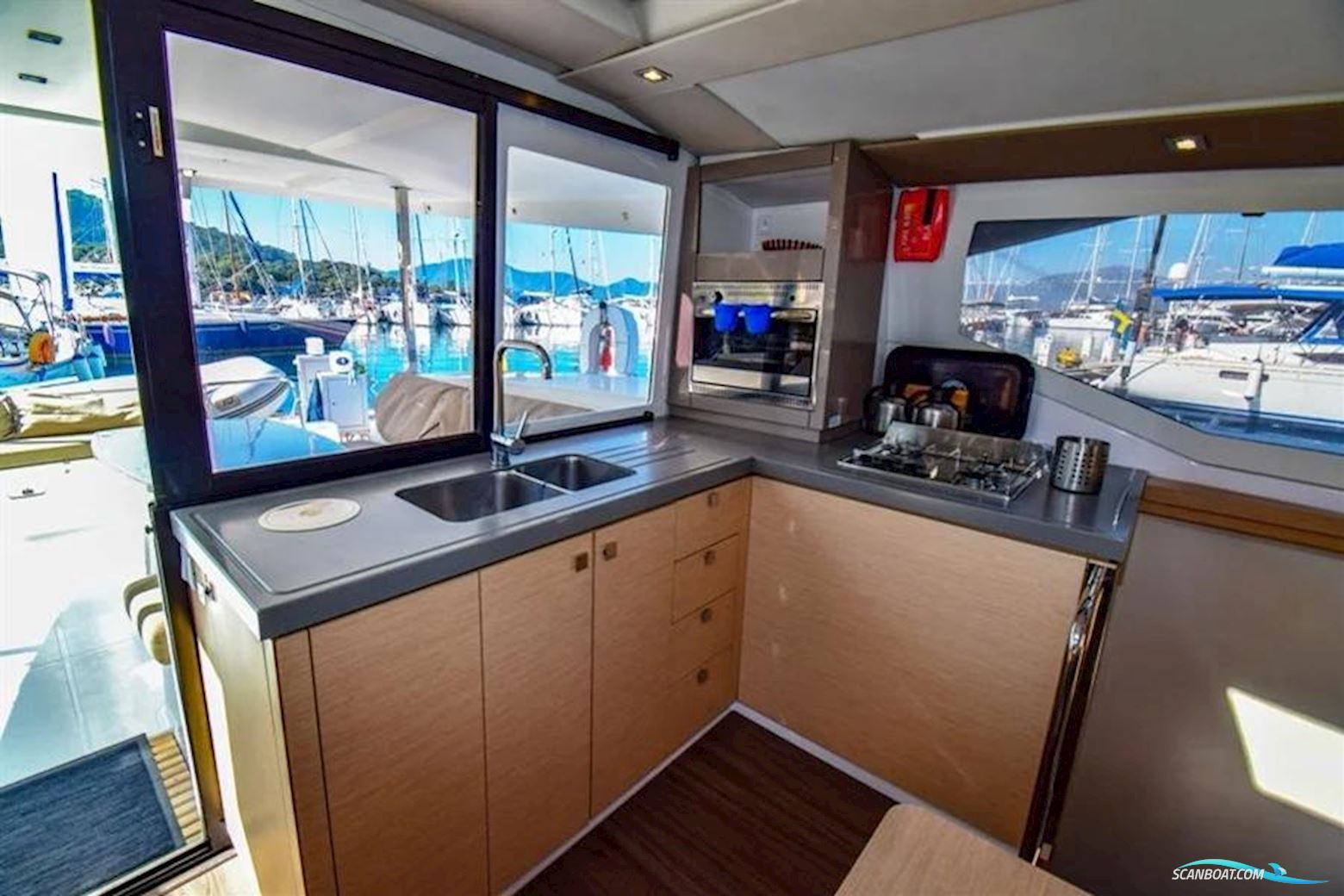 Fountaine Pajot Lucia 40