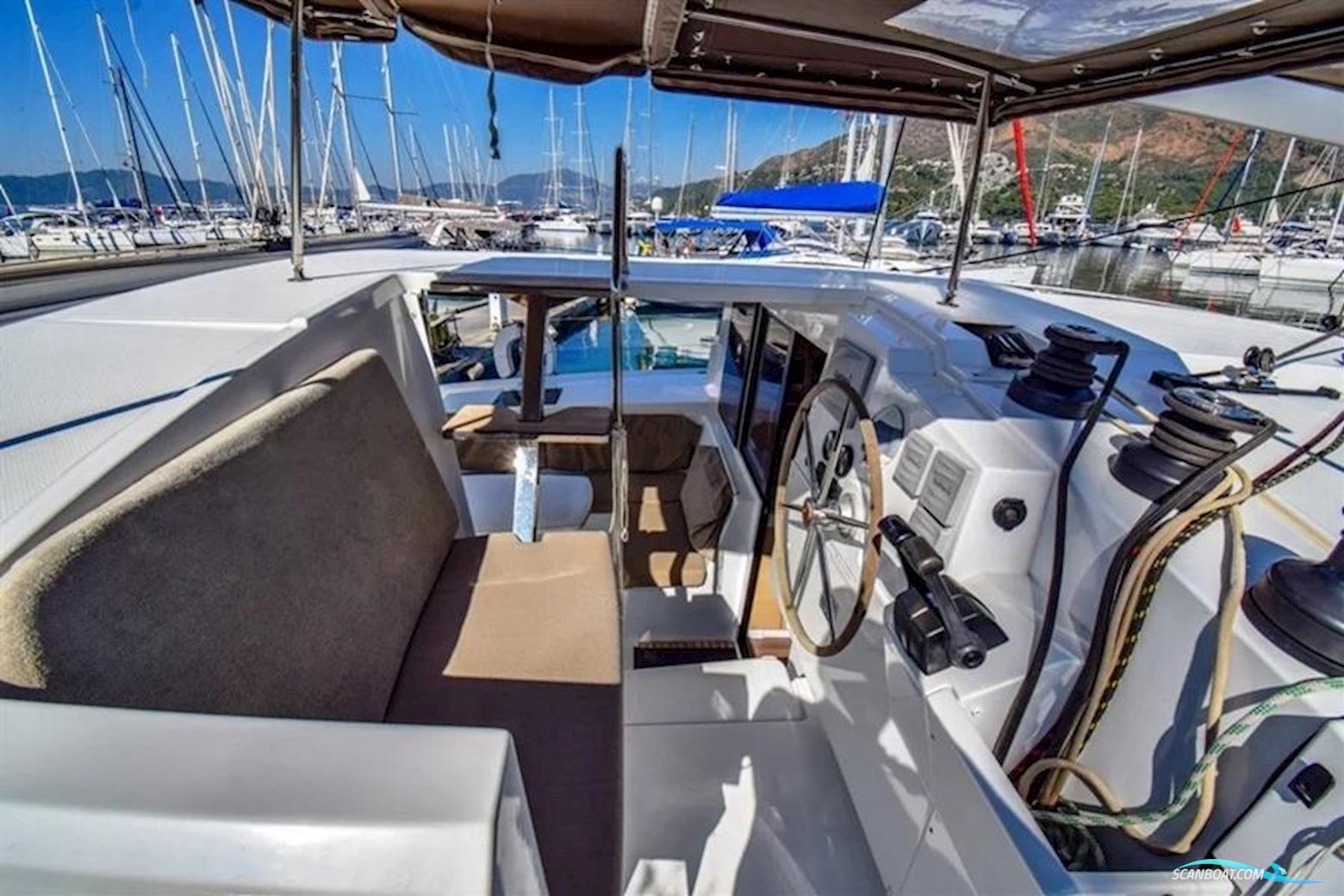 Fountaine Pajot Lucia 40