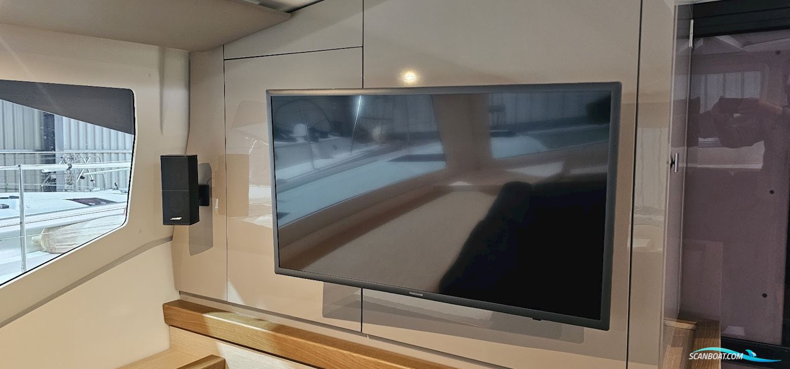 Fountaine Pajot Lucia 40