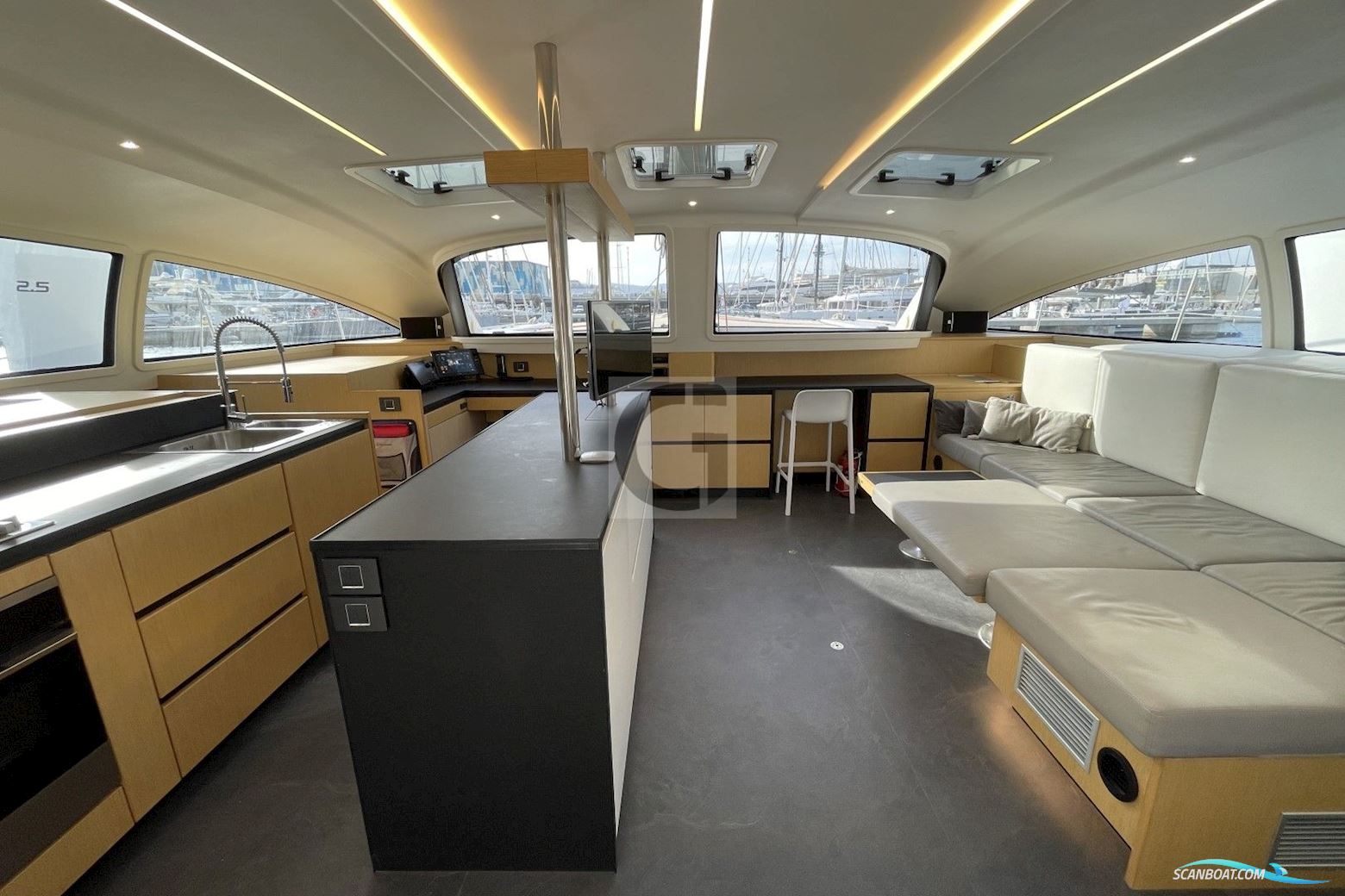 Ice Yachts Ice Cat 61