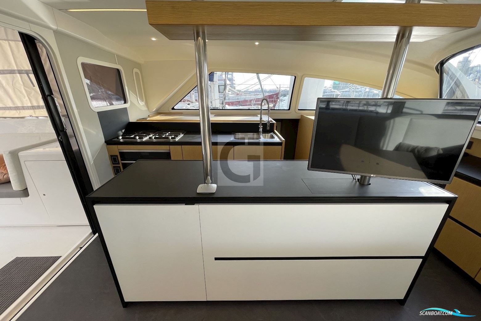 Ice Yachts Ice Cat 61